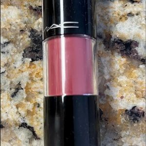 SOLD MAC cosmetics 104 stuck in love Versicolor Varnish